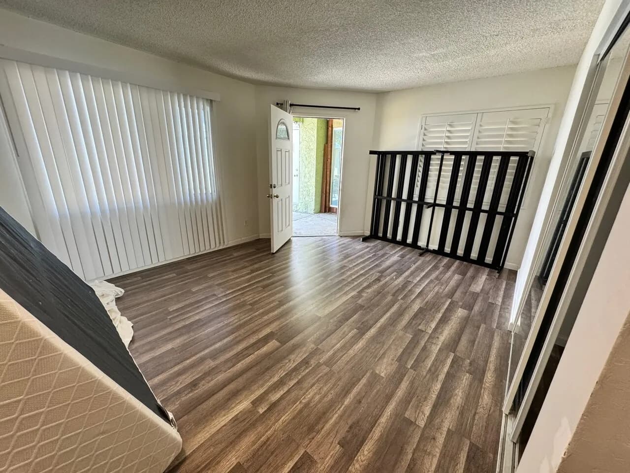 쾌적한 2Beds and 1Bath
					2 Bed
					Buena Park's preview 0