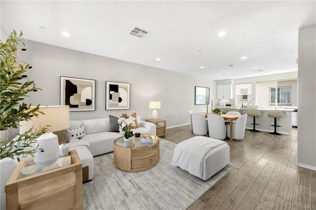 [부에나팍] 2016년생 게이트단지 Beautiful 업그레이드 타운홈
						1647 SQFT, 3 car그라지, Source mall인근, 코너집
						타운하우스  Buena Park CA's preview 3