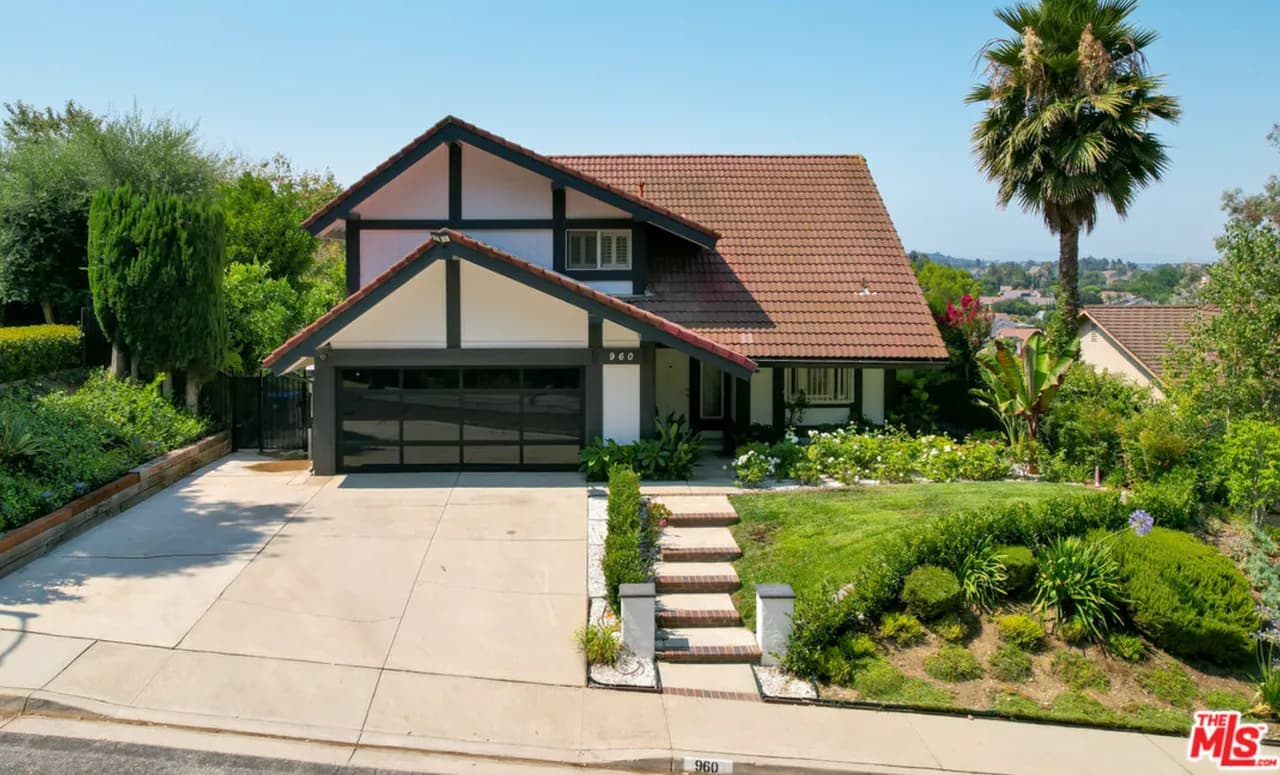 San Dimas - 전체 레노베이션된 3베드 3베쓰
						Open House: 8/30(SAT) 2 - 4 PM
						주택's preview 0