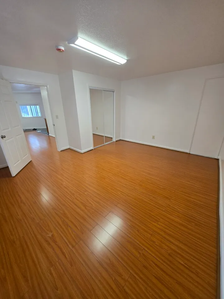 (Los Angeles Koreatown) 1BD 1BA 뒷채 한인타운
					뒷채
					Los Angeles, Koreatown's preview 1