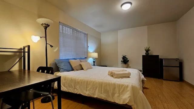 올림픽과 카타리나 단층 하우스 , 2유닛 하우스
					3 Bed
					Los Angeles's preview 1