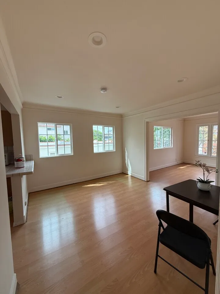 행콕팍 인근 2 bed 1.5 bath 거실과 다이닝룸 거라지파킹
					아파트
					Los Angeles's preview 1