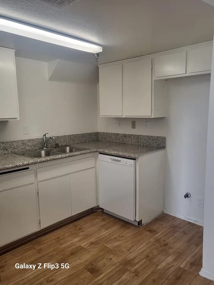 한타 중심 1bed + 2bath + Loft
					아파트
					Los Angeles's preview 0