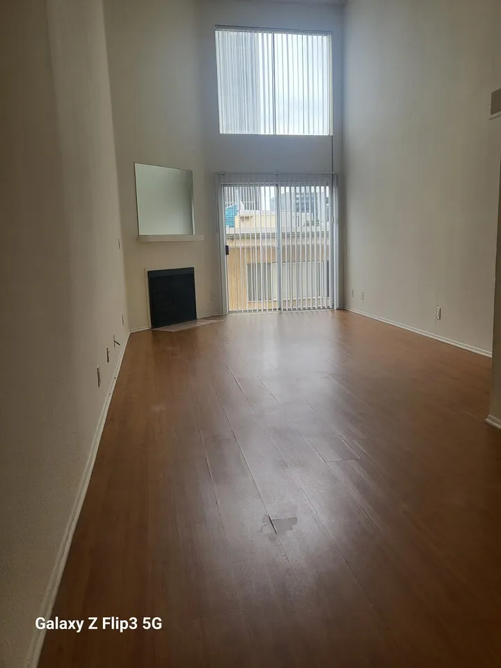 한타 중심 1bed + 2bath + Loft
					아파트
					Los Angeles's preview 1