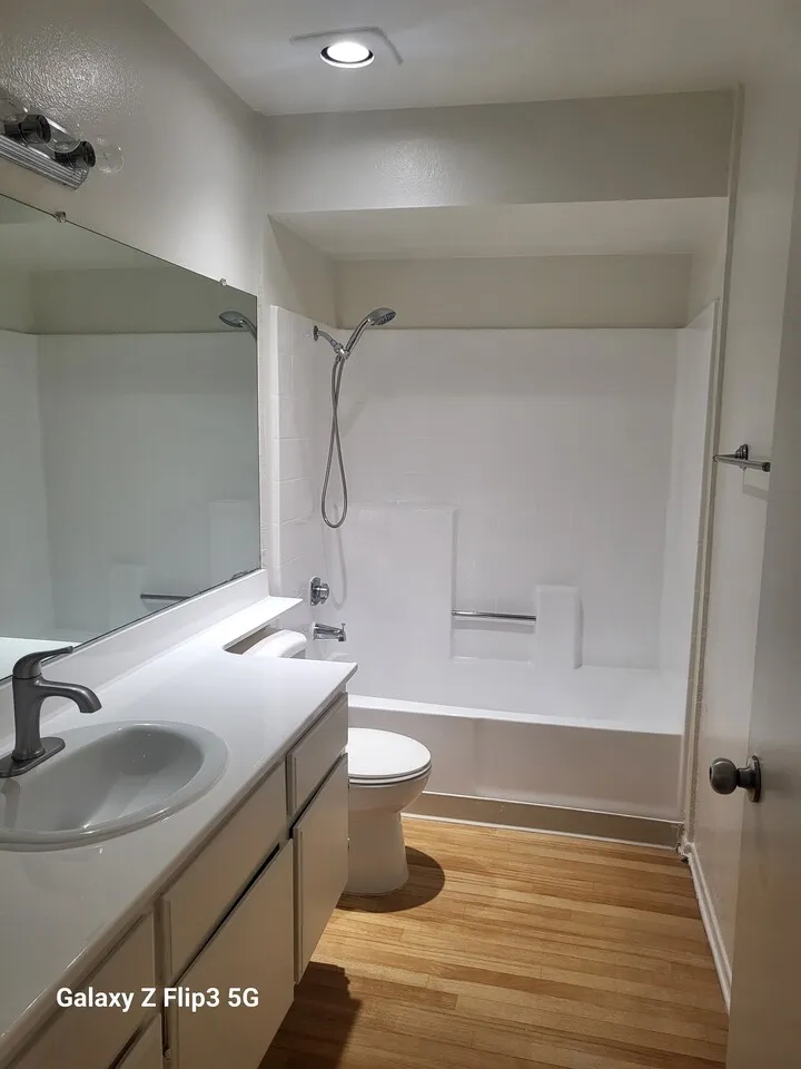 한타 중심 1bed + 2bath + Loft
					아파트
					Los Angeles's preview 2