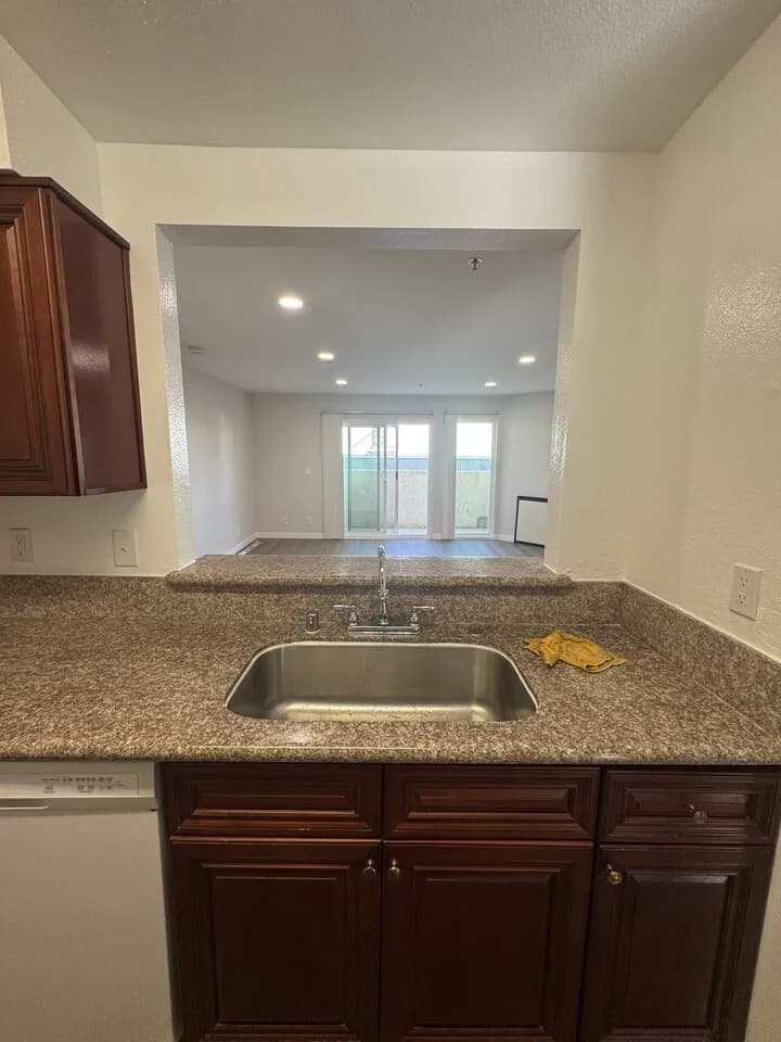 한타 완전 NEW 리모델링 넓은 2bd+2ba+2파킹 ($2300)
					아파트
					Los Angeles's preview 1