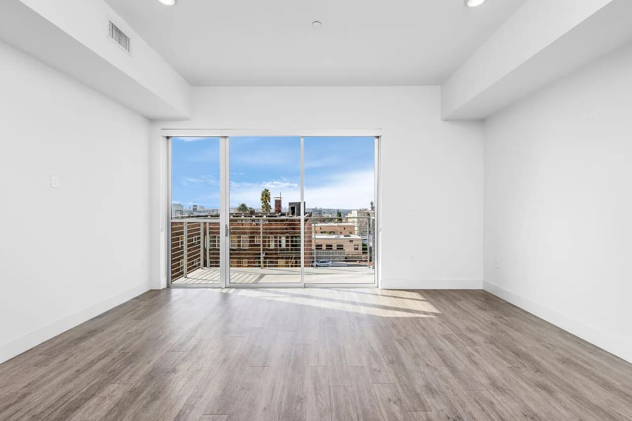신규DTLA Hi-rise Studio발코니뷰12주+$1000NO소셜유학생OK
					Studio
					Los Angeles's preview 2