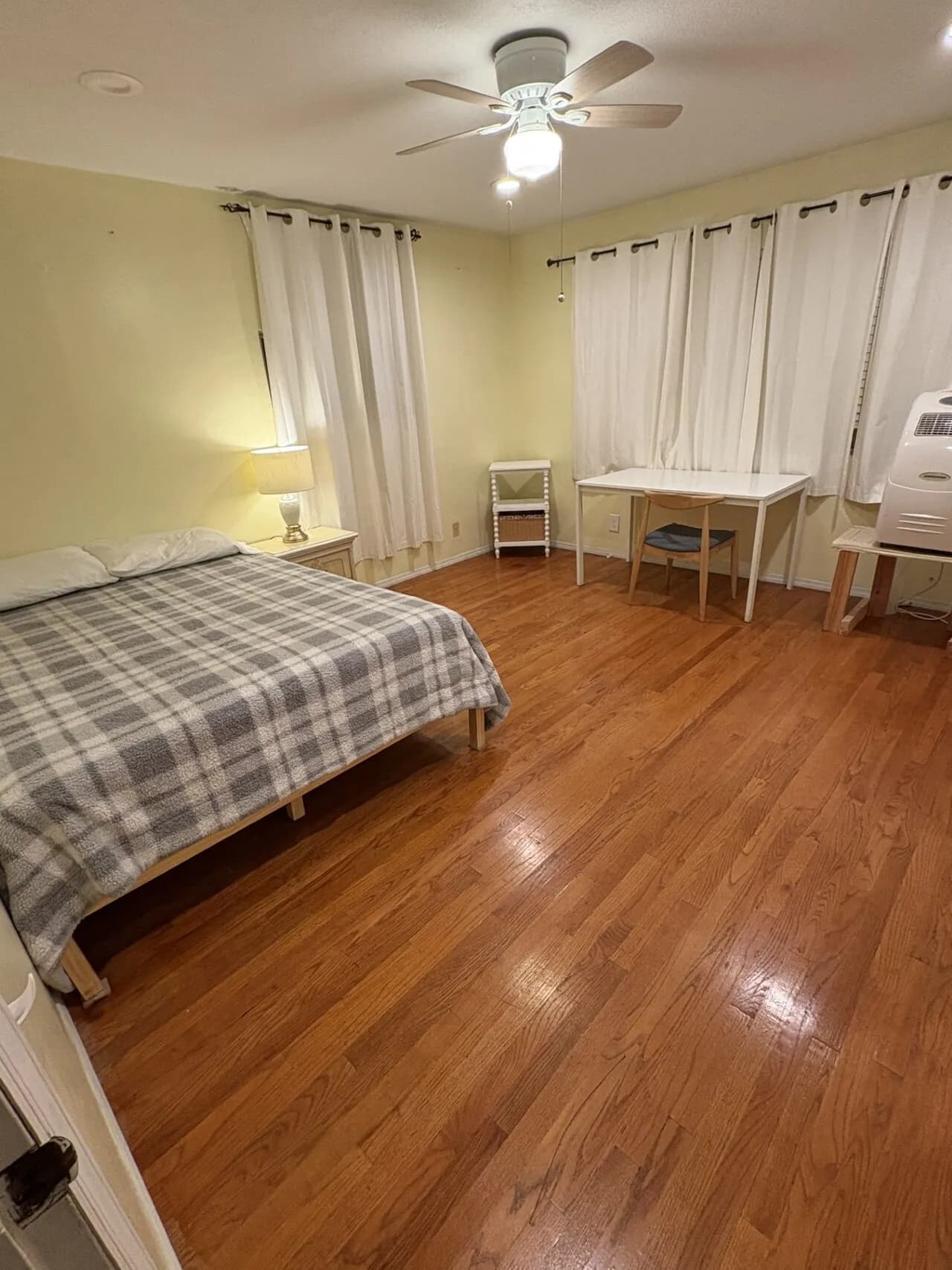 주택 내 개인실. 여성 전용.
					1 Bed
					Cerritos's preview 3