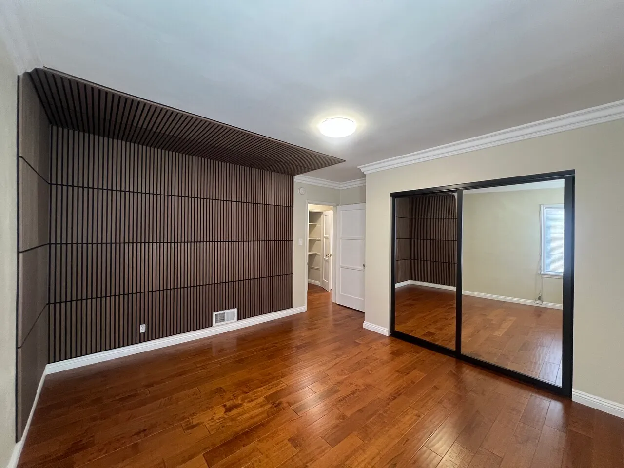 행콕팍 원베드 약950SF / $2600 주차포함
					1 Bed
					한인타운's preview 0