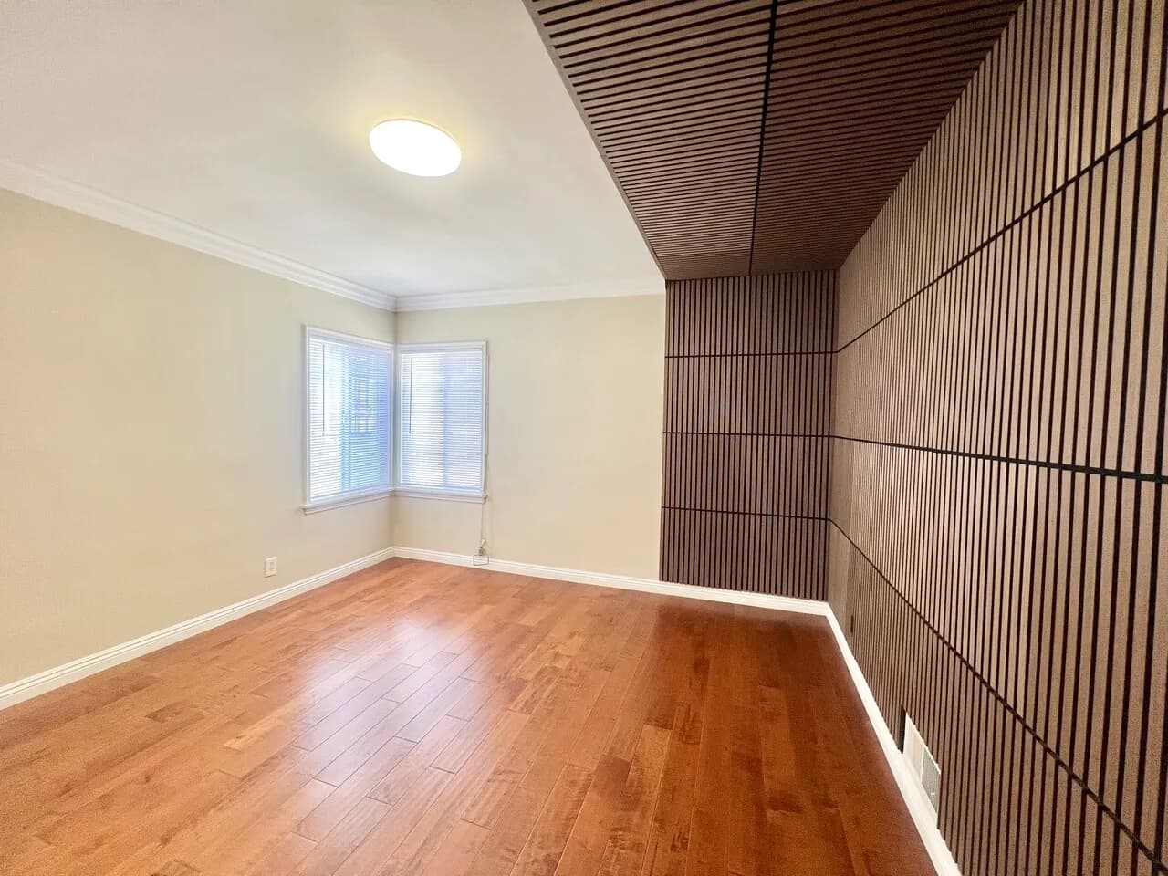 행콕팍 원베드 약950SF / $2600 주차포함
					1 Bed
					한인타운's preview 1