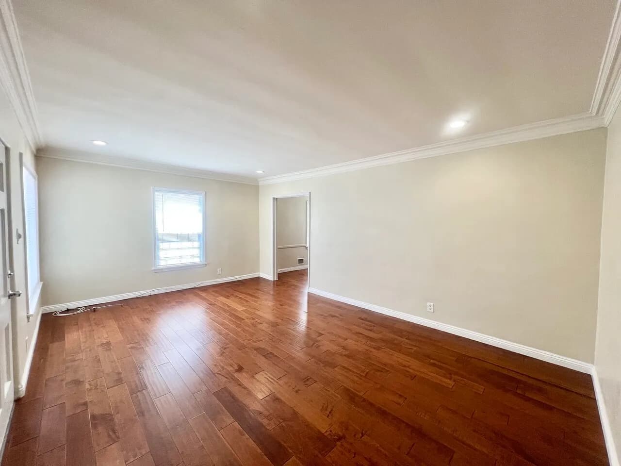 행콕팍 원베드 약950SF / $2600 주차포함
					1 Bed
					한인타운's preview 2