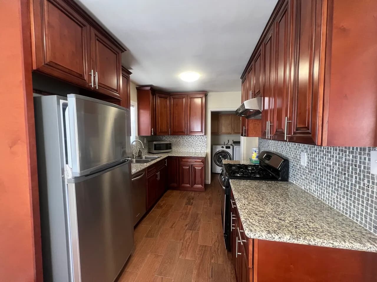 행콕팍 원베드 약950SF / $2600 주차포함
					1 Bed
					한인타운's preview 3