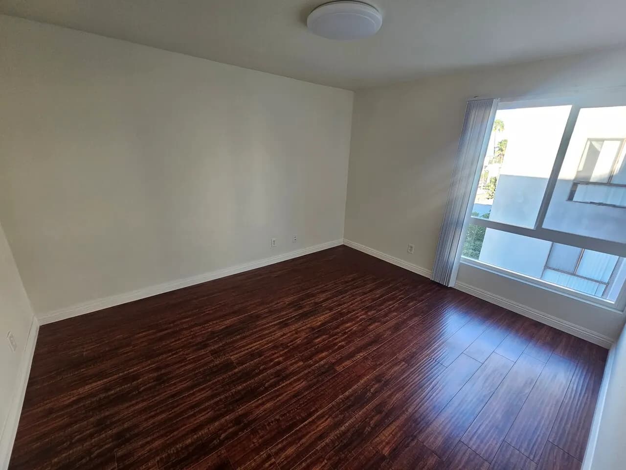 한인타운 1베드 & 1Full Bath & 1Parking 아파트
					1 Bed
					Los Angeles's preview 1