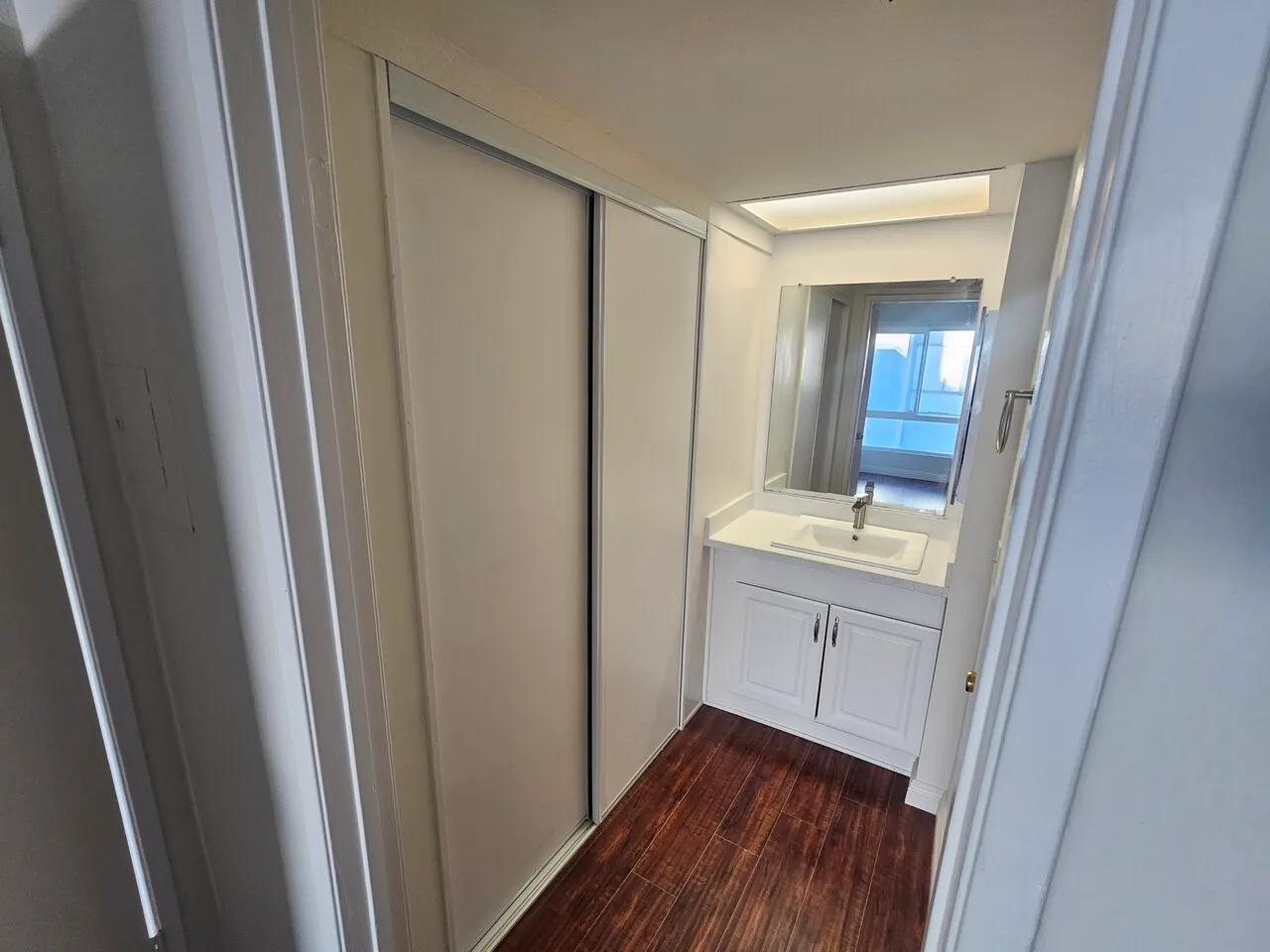 한인타운 1베드 & 1Full Bath & 1Parking 아파트
					1 Bed
					Los Angeles's preview 3