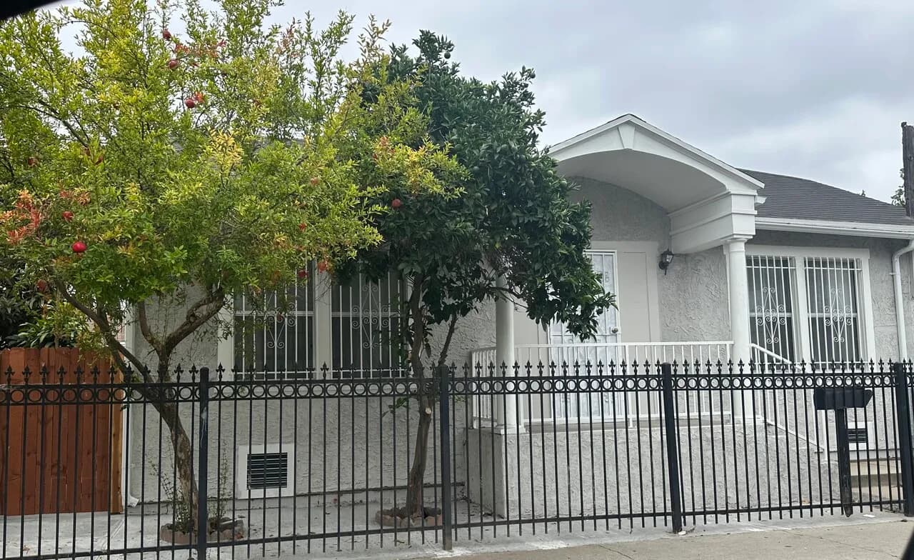 한타 2bed + 2bath + 2parking
					하우스
					Los Angeles's preview 0