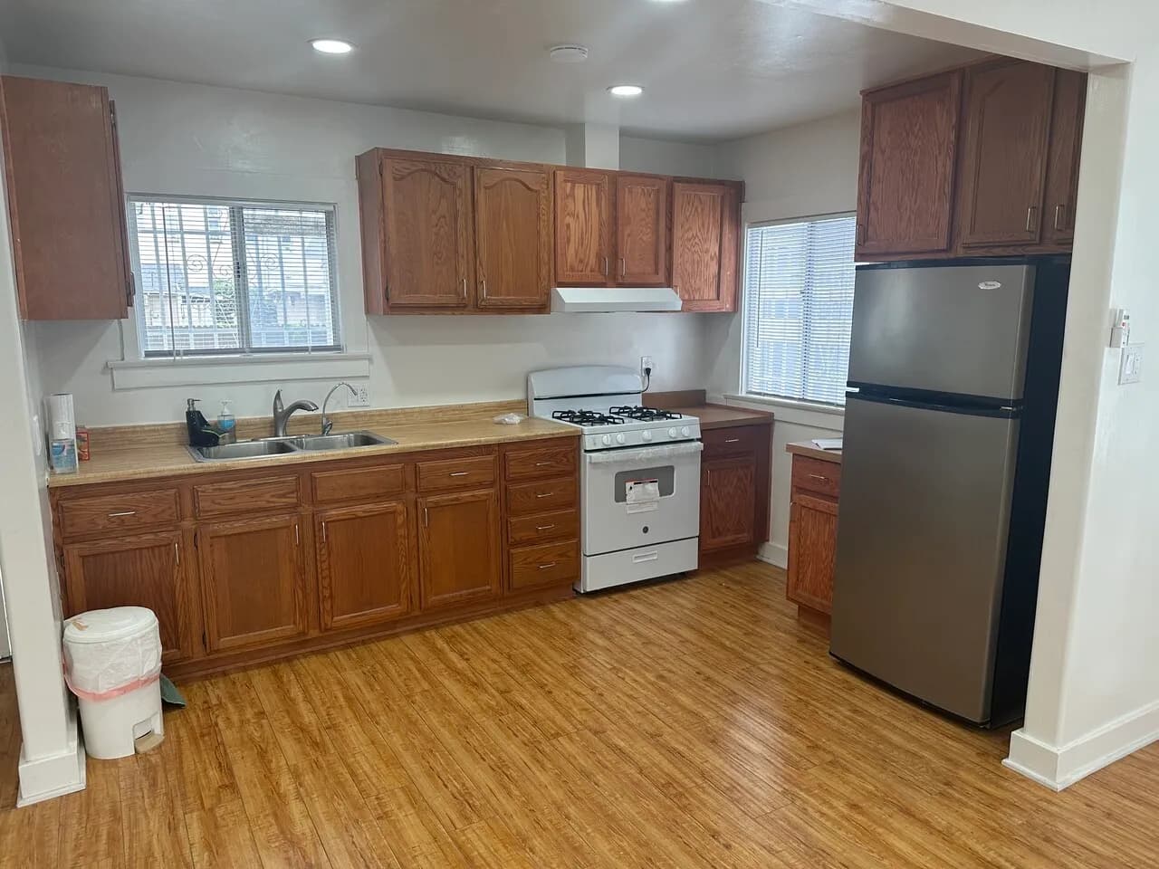 한타 2bed + 2bath + 2parking
					하우스
					Los Angeles's preview 2