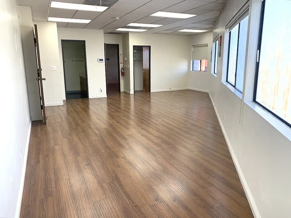 N. Koreatown 오피스 임대 – 넓고 저렴한 공간 $2,900
					오피스
					Los Angeles's preview 1