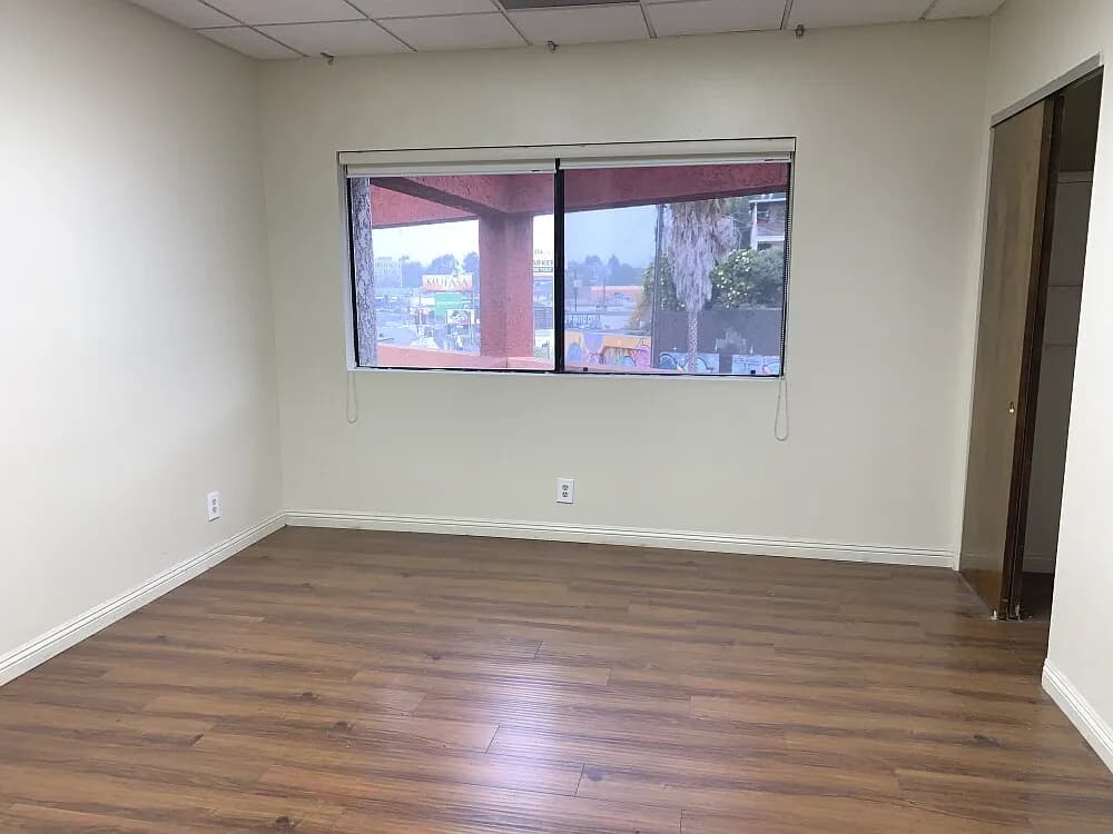 N. Koreatown 오피스 임대 – 넓고 저렴한 공간 $2,900
					오피스
					Los Angeles's preview 2