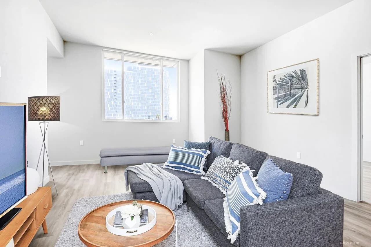 Brand New 2+2 in Koreatown w/ SS Appliances
					아파트
					Los Angeles's preview 0