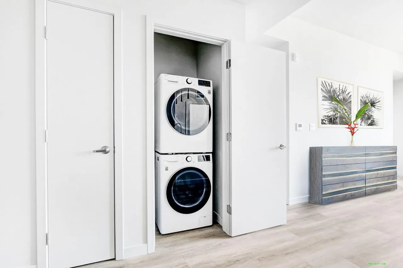 Brand New 2+2 in Koreatown w/ SS Appliances
					아파트
					Los Angeles's preview 3