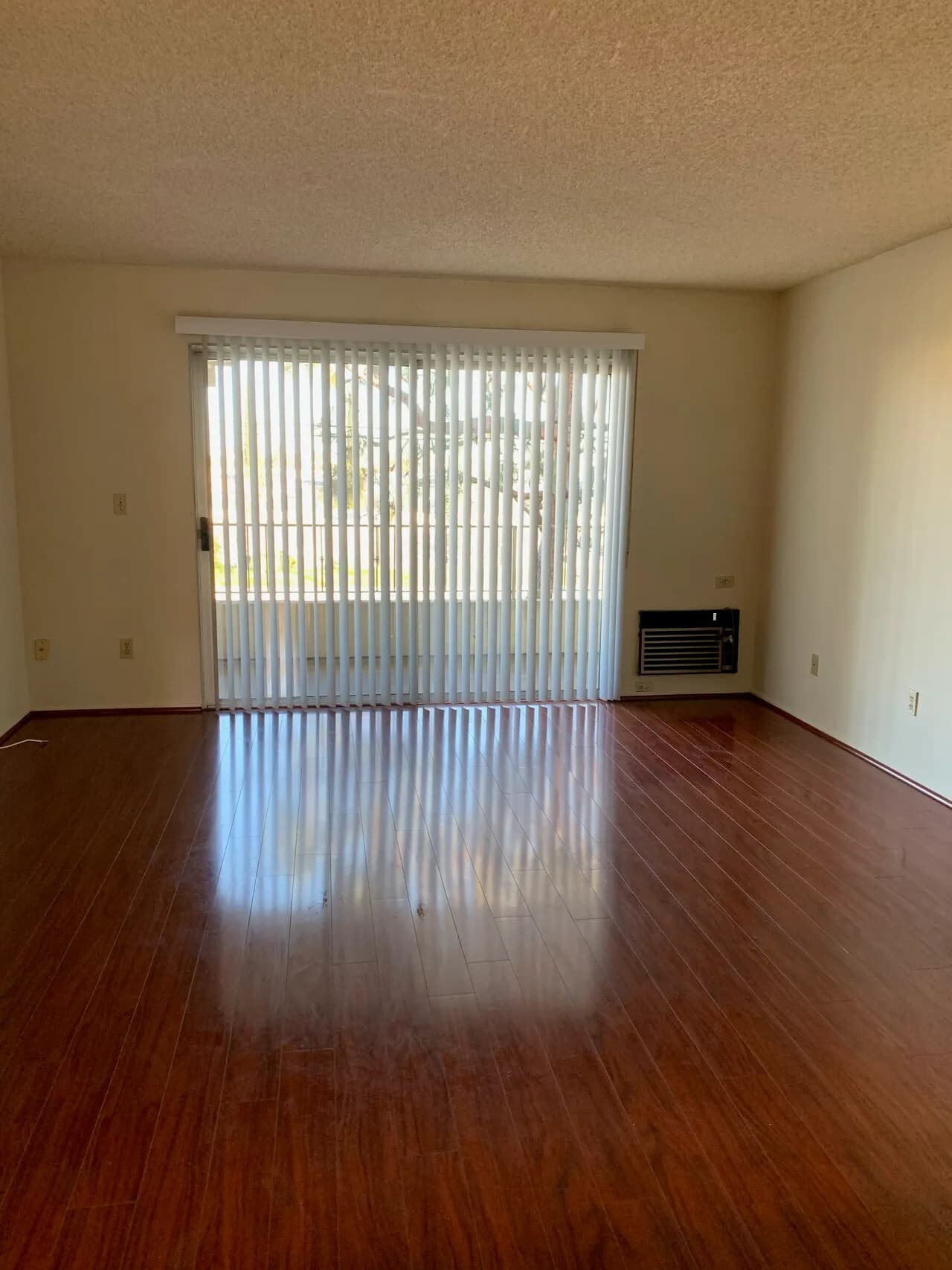 2 Br +2 Full Ba + 2Pk, South Gardena $2,195
					2 Bed
					South Gardena's preview 1