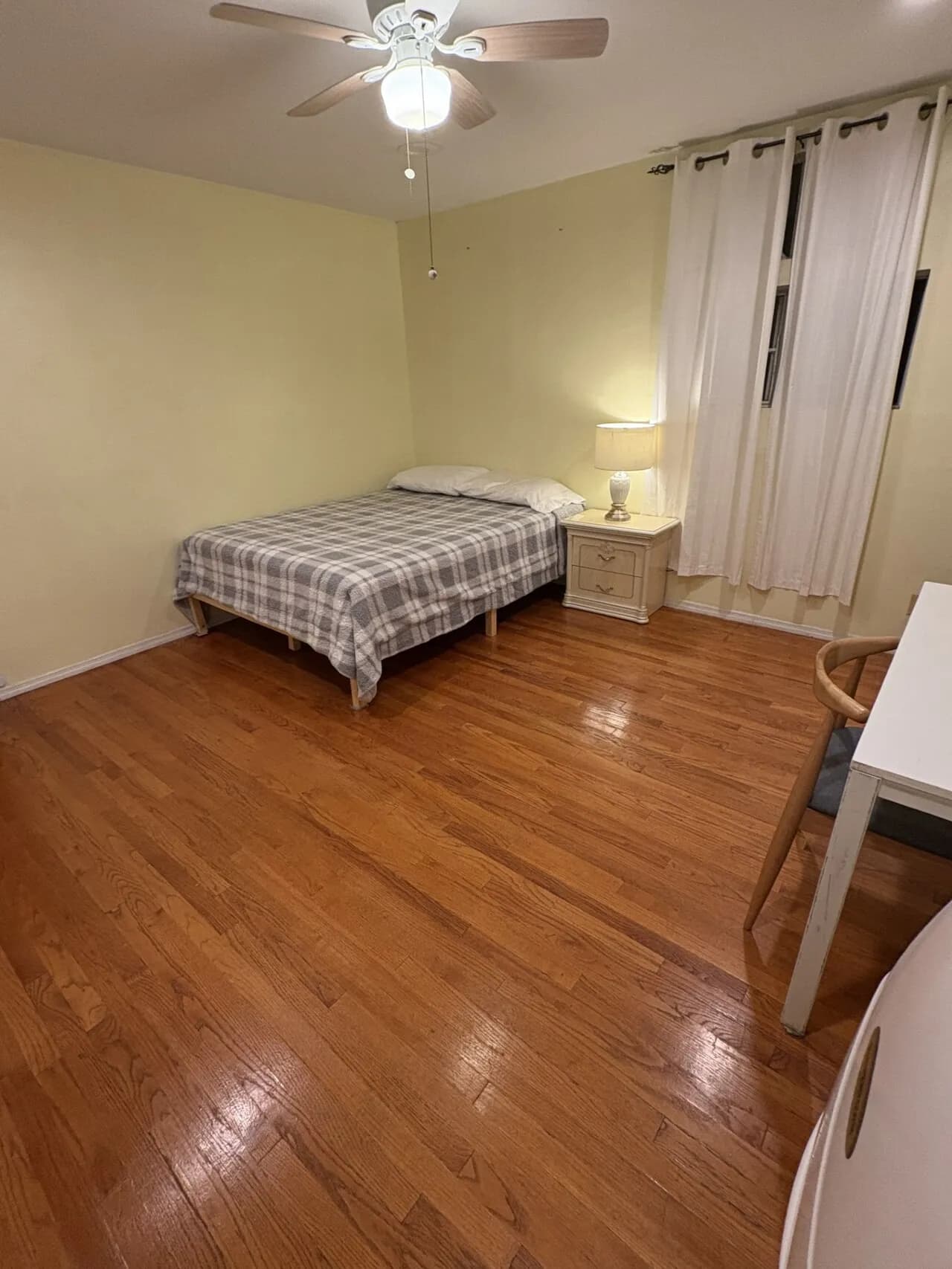 여성 전용. 개인실.
					1 Bed
					Cerritos's preview 2
