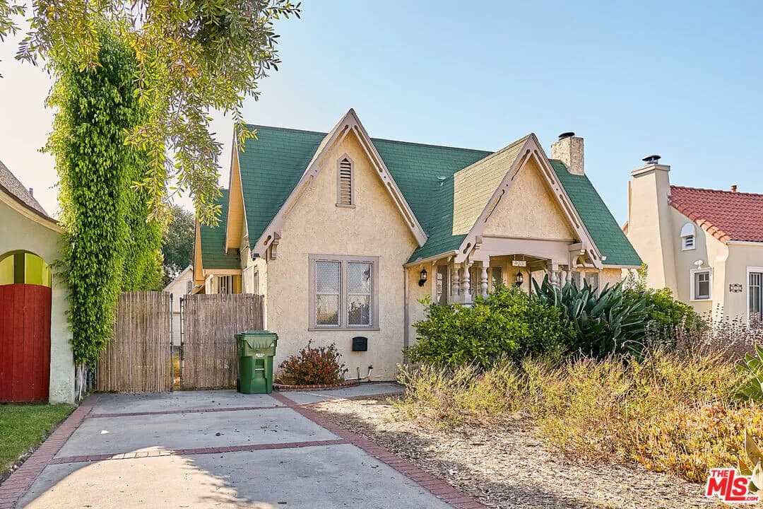 Remodeled 4-Bedroom Bungalow with Bonus Loft
					하우스
					Los Angeles's preview 0