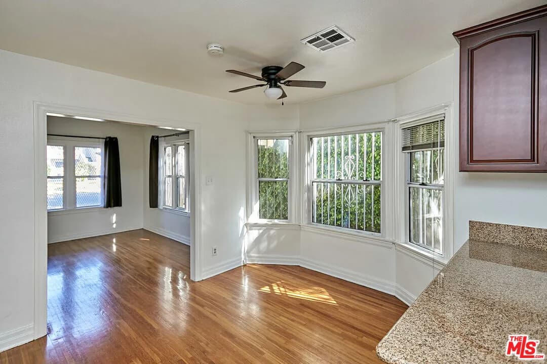 Remodeled 4-Bedroom Bungalow with Bonus Loft
					하우스
					Los Angeles's preview 3