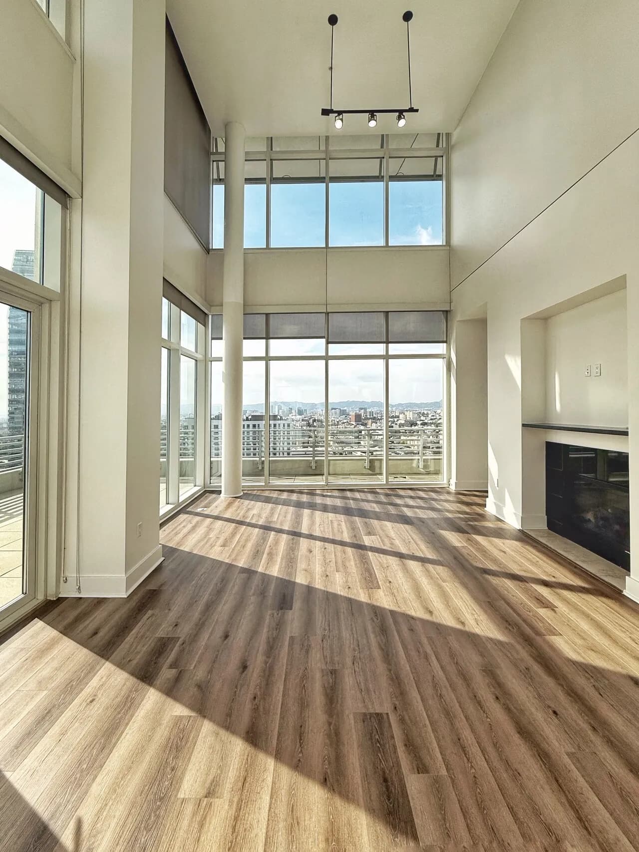 한타윌셔Hi-rise1br1ba15층뷰+800sf+4주Free NO소셜유학생OK
					1 Bed
					Los Angeles's preview 2