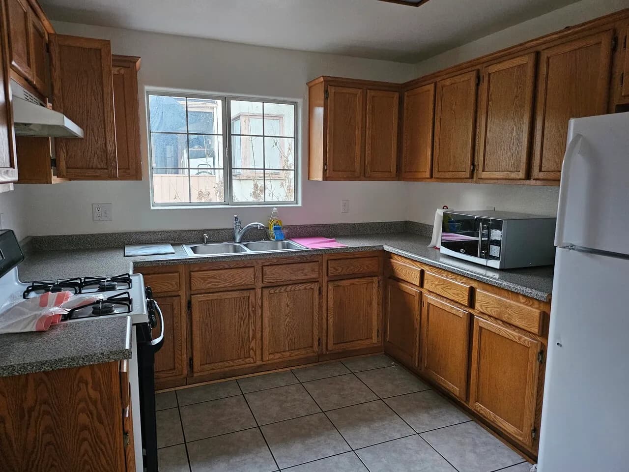 4 Bedroom + 2 Bathroom 2nd floor Unit
					하우스
					Los Angeles's preview 2