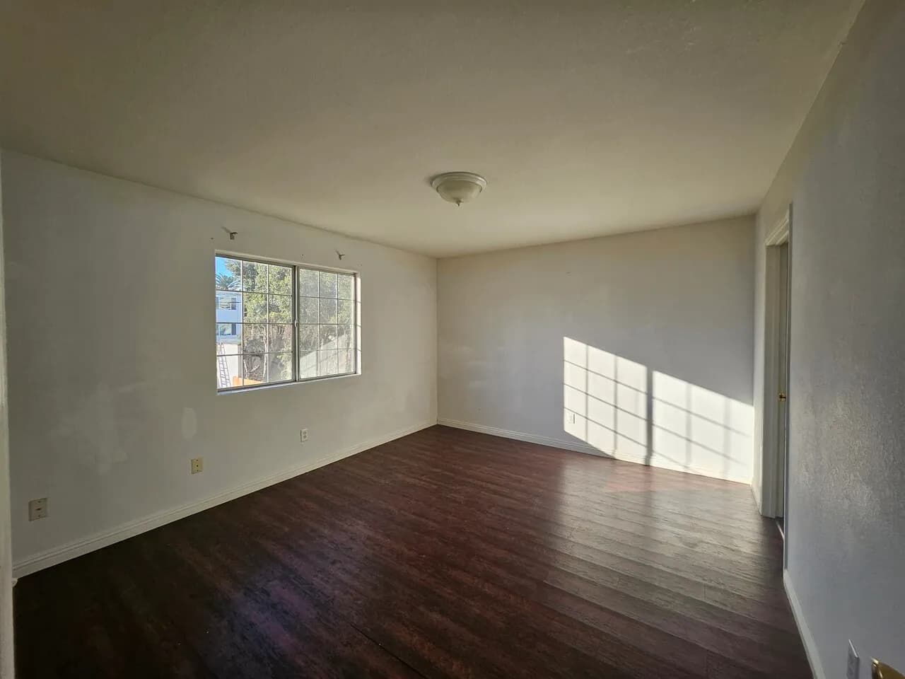 4 Bedroom + 2 Bathroom 2nd floor Unit
					하우스
					Los Angeles's preview 3