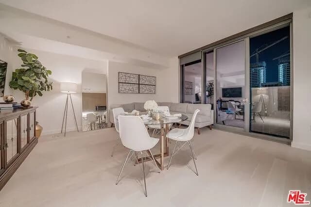 신축Hi-Rise OPUS 1br+덴+1050sf+4주+$1000NO소셜유학생OK
					1 Bed
					Los Angeles's preview 3
