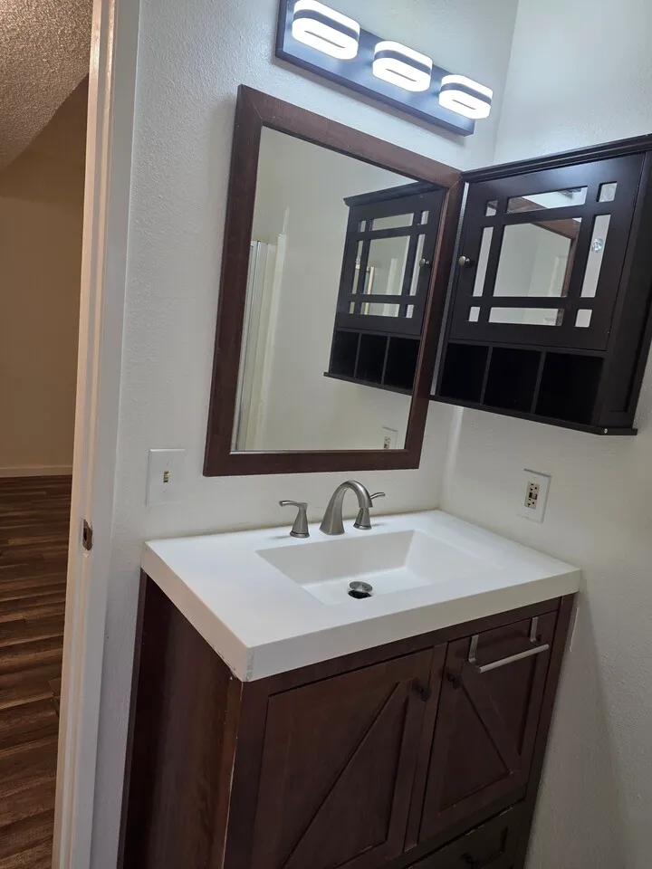 쾌적한 2Beds and 1Bath/ Remodeling Finished
					2 Bed
					Buena Park's preview 2
