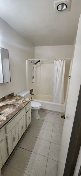 2Bed에서 1Bed 1bath 사용
					룸메이트
					코리아타운's preview 2