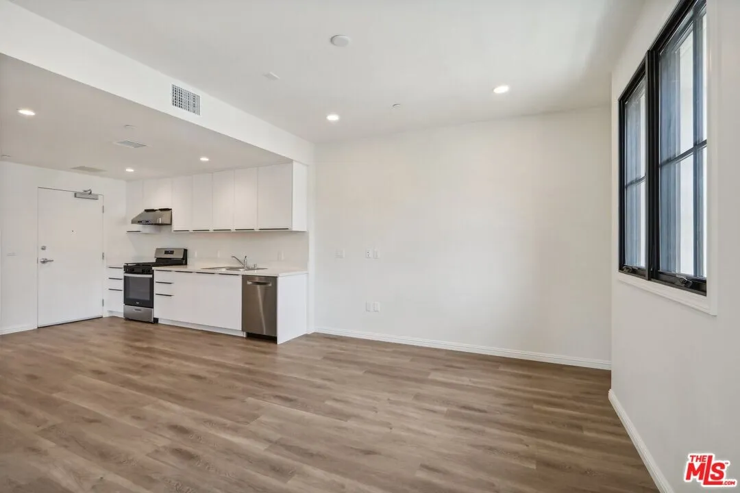 Brand-New 2 Bed / 2 Bath Modern Apartment in Hanco
					아파트
					Los Angeles's preview 3