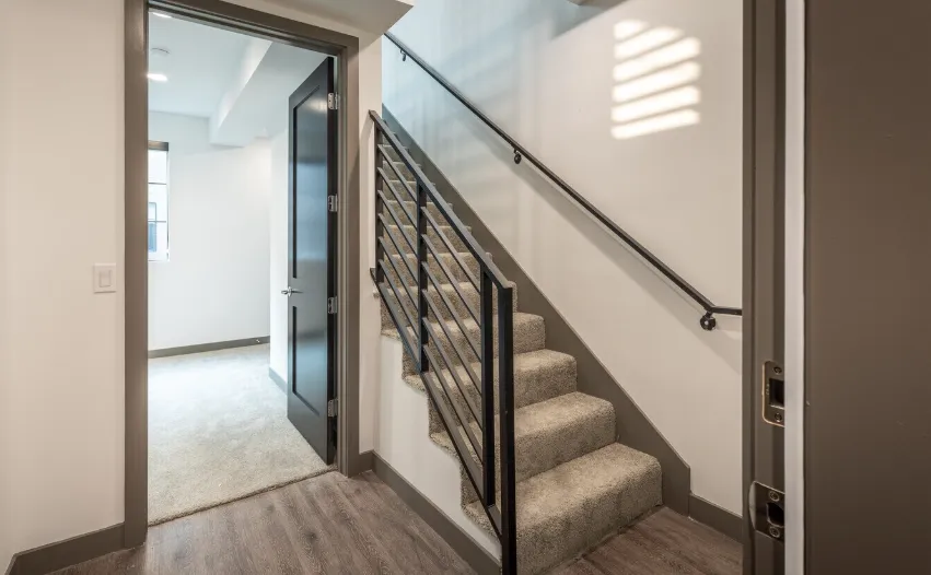제시카 & 제이슨ㅣ한타 북쪽 1Bed +로프트+Private Rooftop 1달 FREE
					1 Bed
					Koreatown's preview 1
