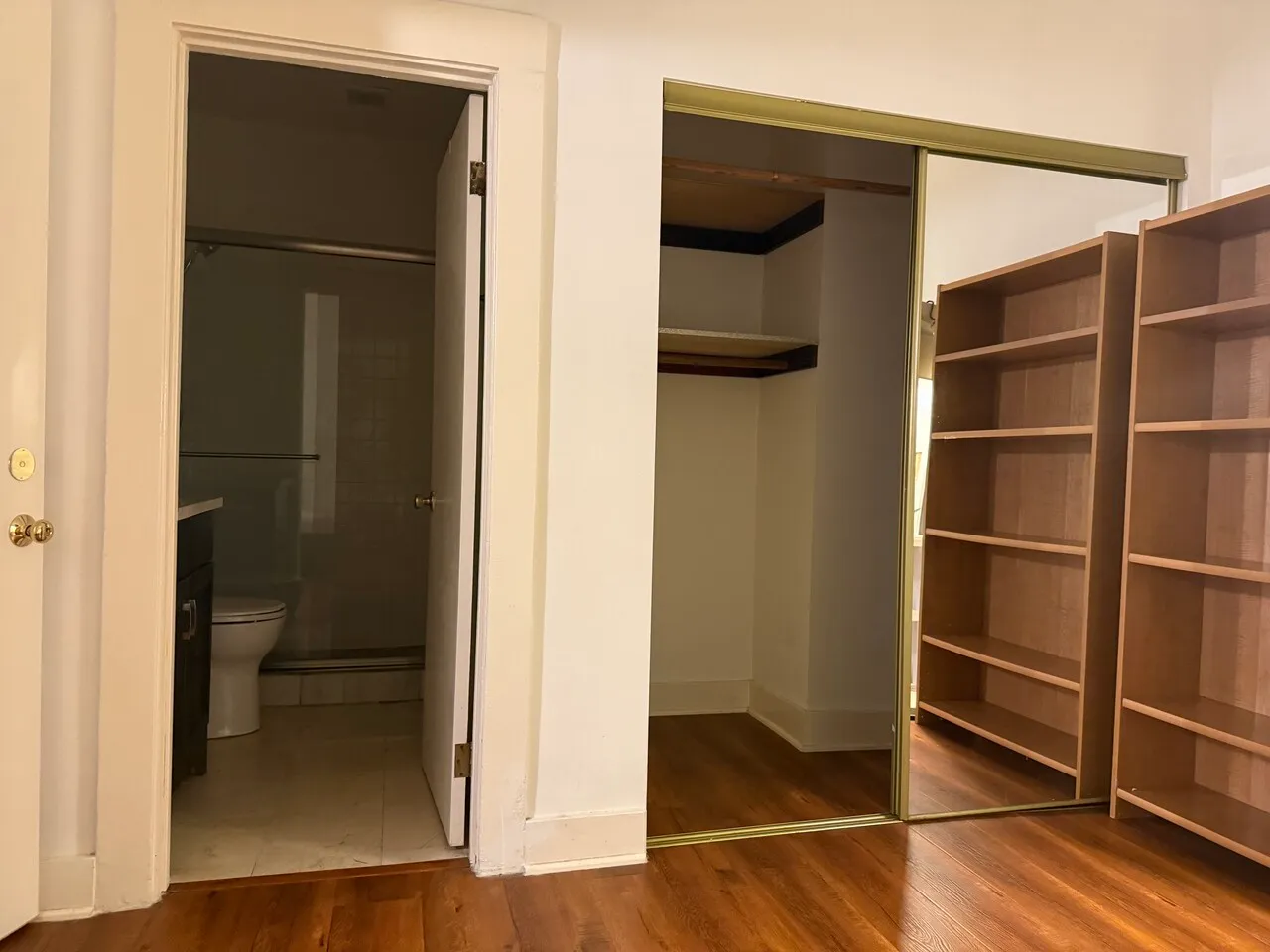 1bed 1bath 750
					1 Bed
					한타's preview 0