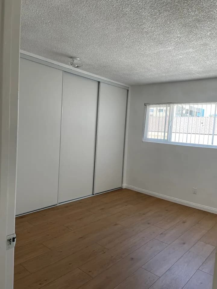 2 Bed + 2 Bath
					2 Bed
					Los Angeles's preview 2