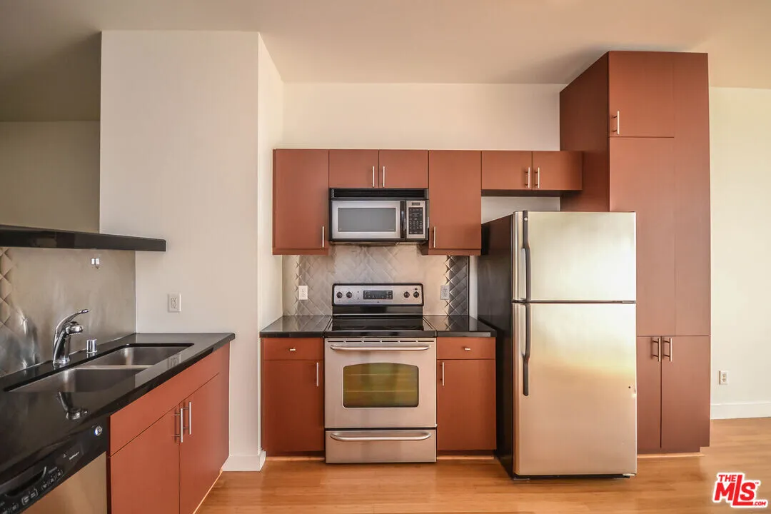 3810 Wilshire Blvd 콘도 1 베드 $2350
					콘도
					Los Angeles's preview 2