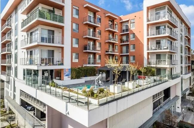 한타신규8/29입주1br+발코니900sf 6주+1파킹FreeEV차지OK
					1 Bed
					Los Angeles's preview 0