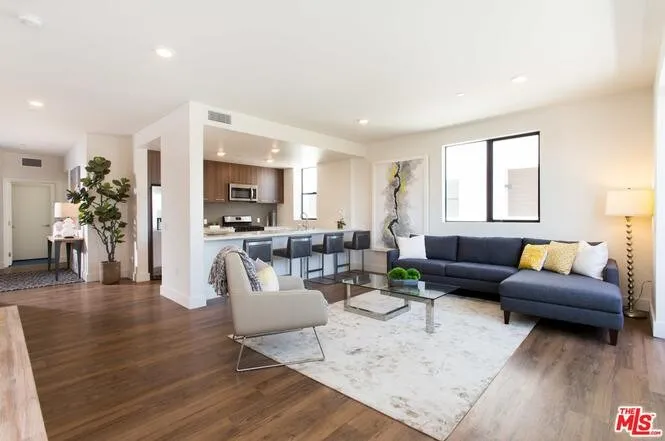 한타신규8/29입주1br+발코니900sf 6주+1파킹FreeEV차지OK
					1 Bed
					Los Angeles's preview 2