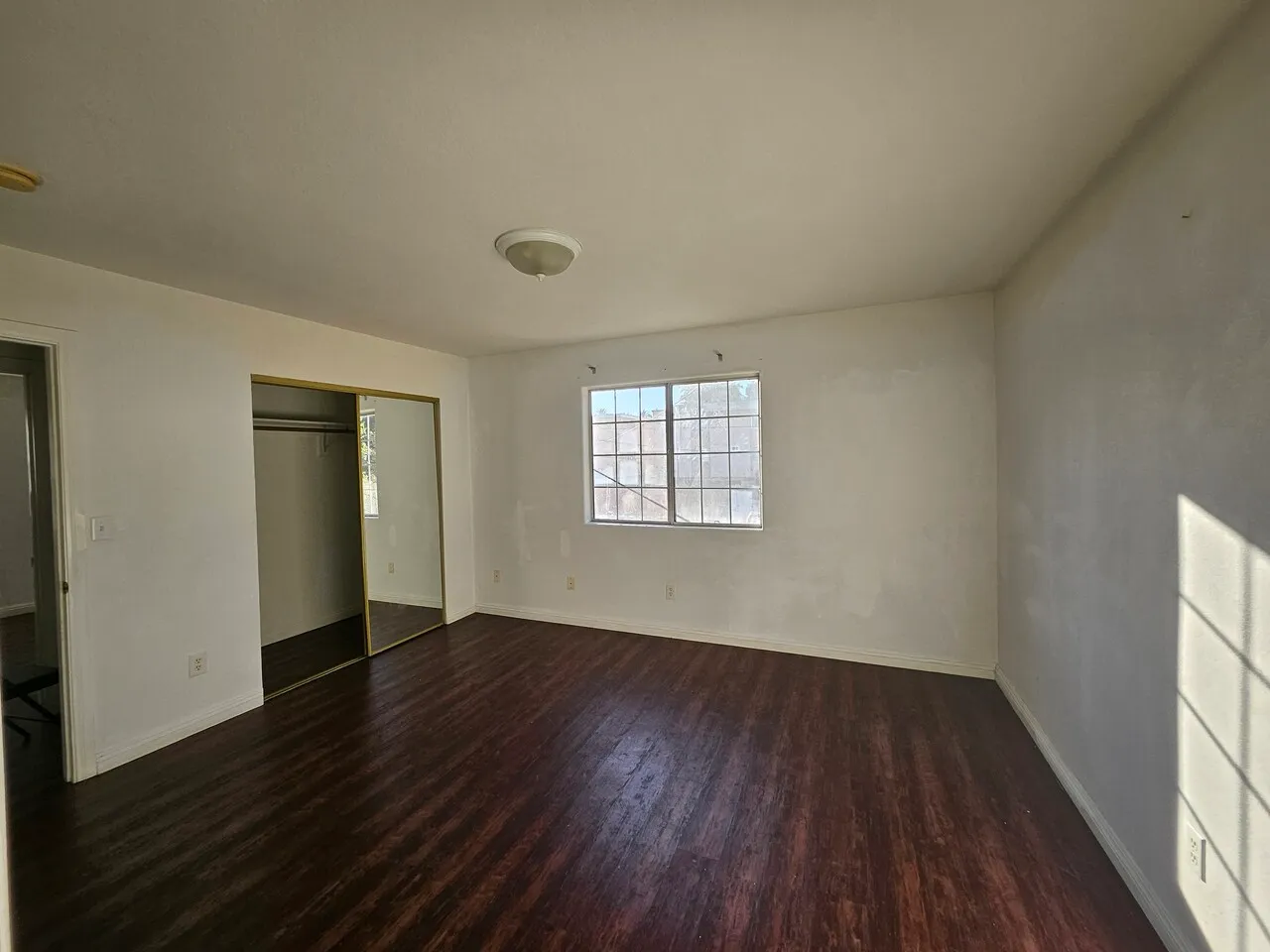 4 Bedroom + 2 Bathroom 2nd floor Unit
					하우스
					Los Angeles's preview 3