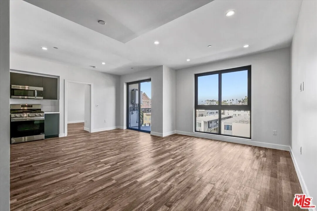 1537 S Wilton Pl 신축 아파트 2 베드 $2700
					아파트
					Los Angeles's preview 1