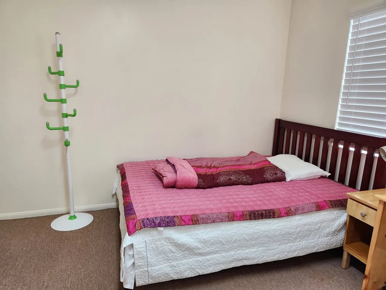 조용하고깨끗한 크리스탈하우스에,화장실,샤워딸린방,게이트안주차장(차없음1000불)
					1 Bed
					Los Angeles(한인타운)'s preview 1