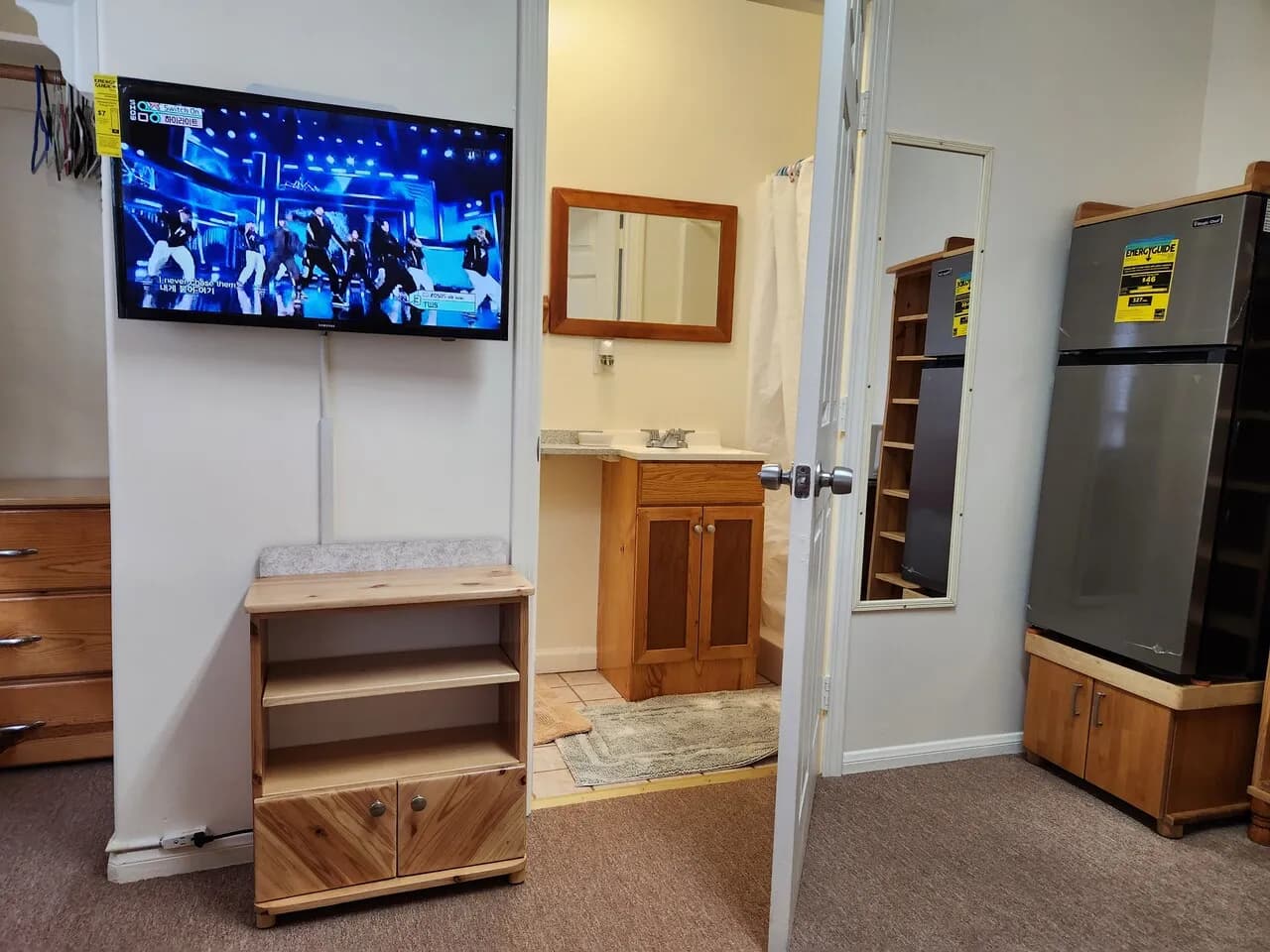 조용하고깨끗한 크리스탈하우스에,화장실,샤워딸린방,게이트안주차장(차없음1000불)
					1 Bed
					Los Angeles(한인타운)'s preview 3