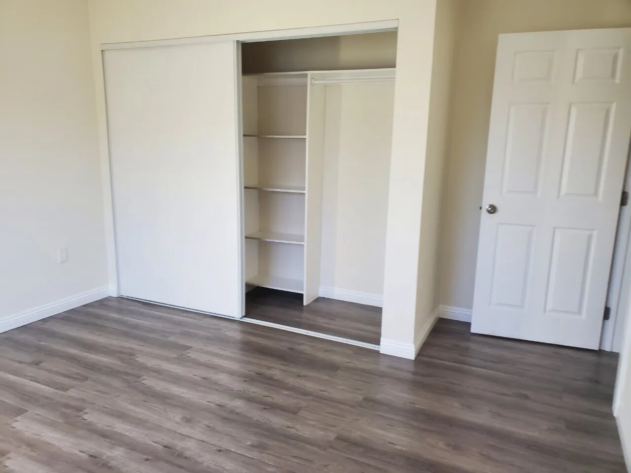 새로 리모델링된 4 유닛 아파트 2bed 2bath 렌트 합니다
					콘도
					Los Angeles's preview 1