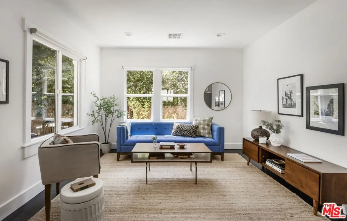 강력추천 1045 (파사데나)- 첫 집으로 좋은 3베드 싱글홈
						방3 화2, 974Sqft, 대지 6775Sqft, 올 수리, 올 리모델링 
						주택  Pasadena CA's preview 1