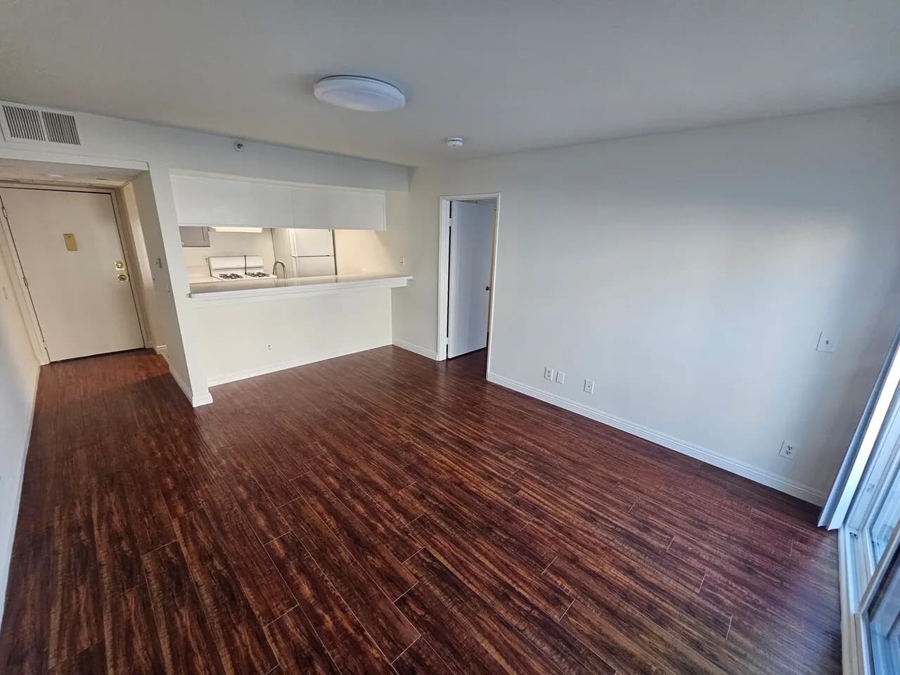 한인타운 1베드 & 1Full Bath & 1Parking 아파트
					1 Bed
					Los Angeles's preview 0