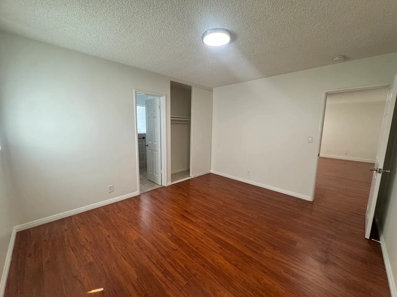 한인타운 근방에 3방 & 3 화장실 아파트 렌트
					3 Bed
					Los Angeles's preview 2