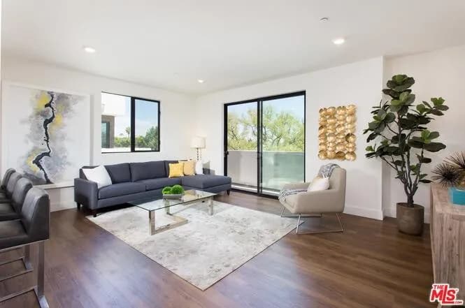한타신규8/29입주1br+발코니900sf 6주+1파킹FreeEV차지OK
					1 Bed
					Los Angeles's preview 3